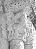 Lescure-d'Albigeois, Eglise St-Michel, Portail, Chapiteaux (13)
